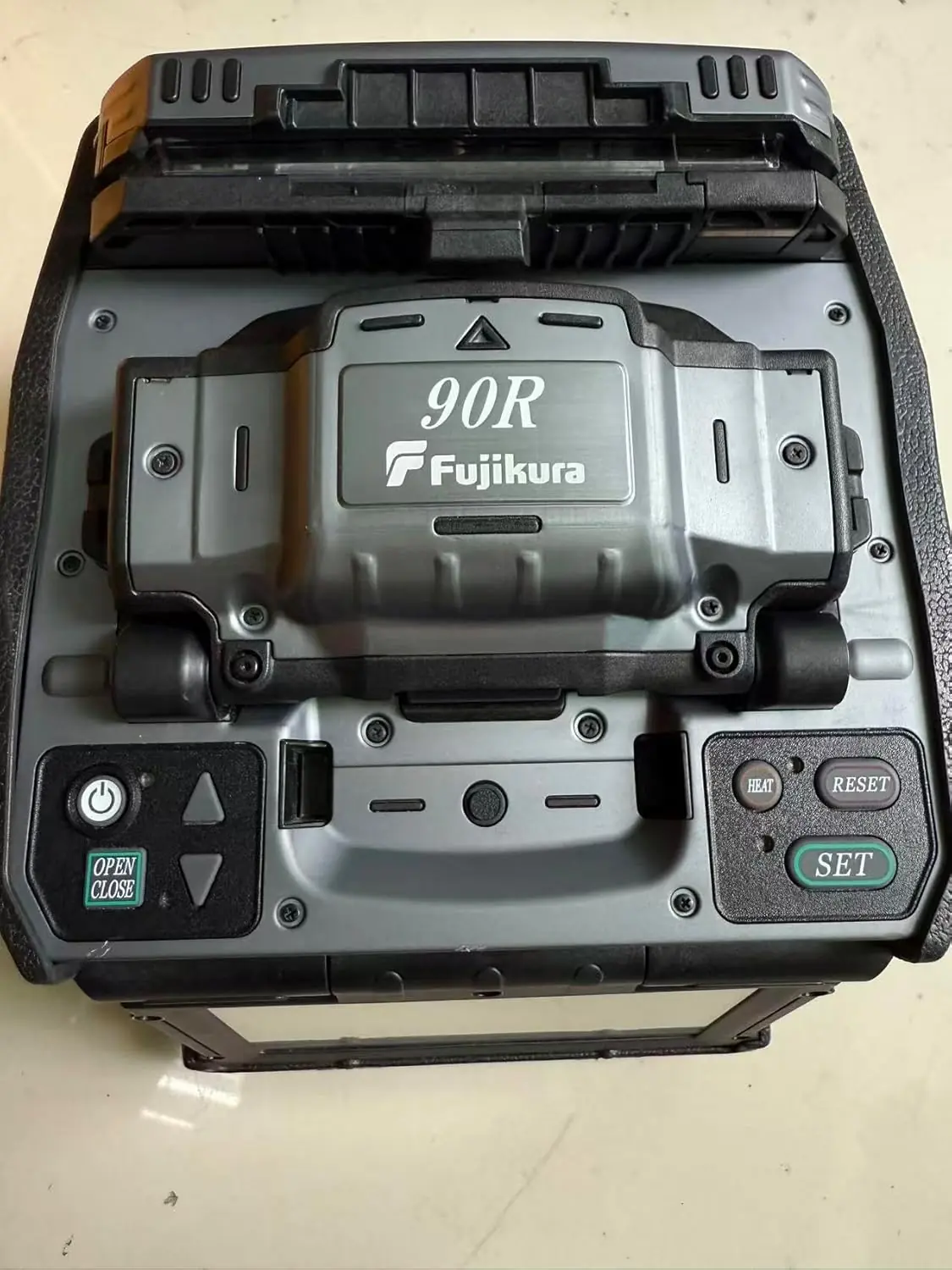 Fujikura FSM-90R review, FSM-90R mass fusion splicer review and rating, is Fujikura FSM-90R worth buying, Fujikura FSM-90R review pros cons, Fujikura FSM-90R review honest opinion, Fujikura FSM-90R review verdict build quality and materials close-up